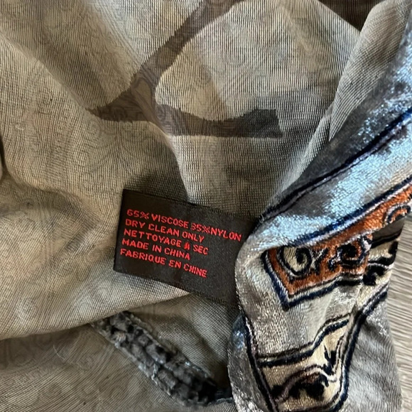 Danier infinity scarf - Picture 6 of 6